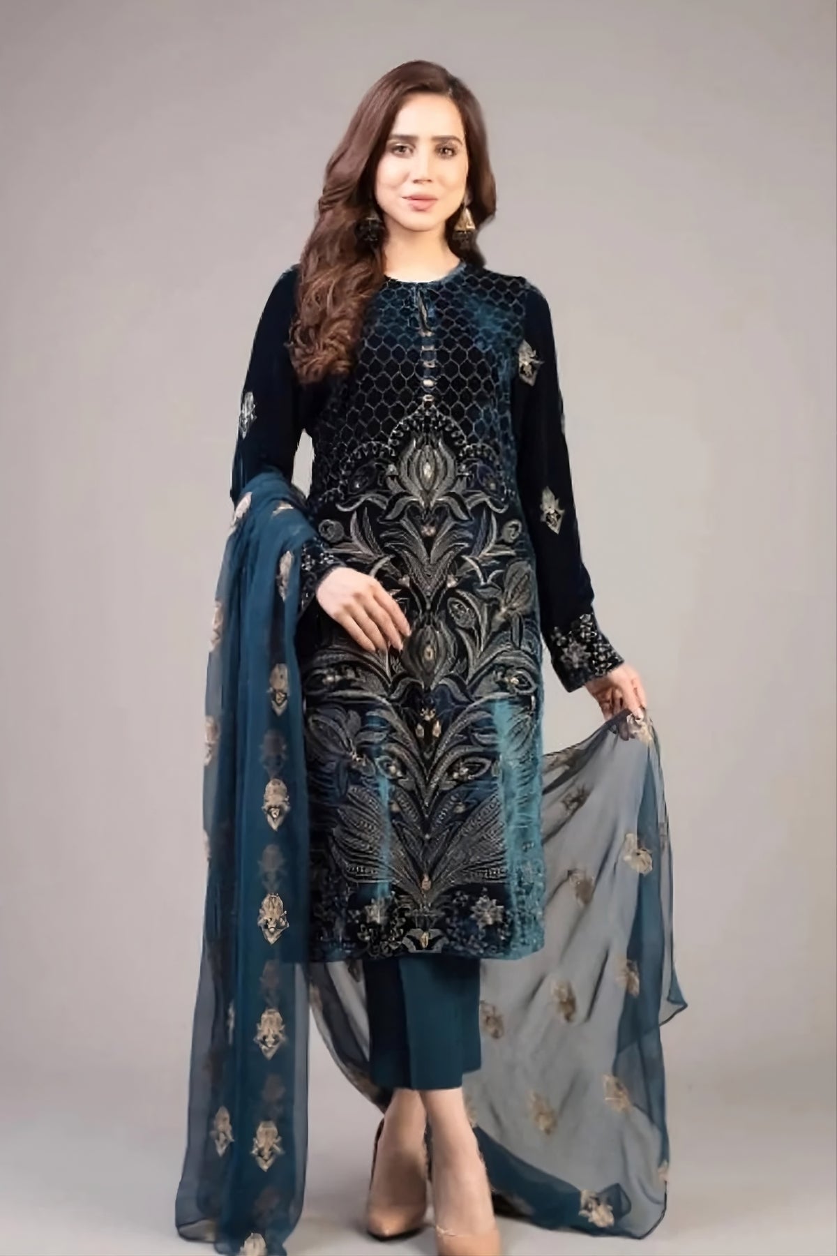 Embroidered Teal / Deep Zinc 3-Piece Dhanak Suit