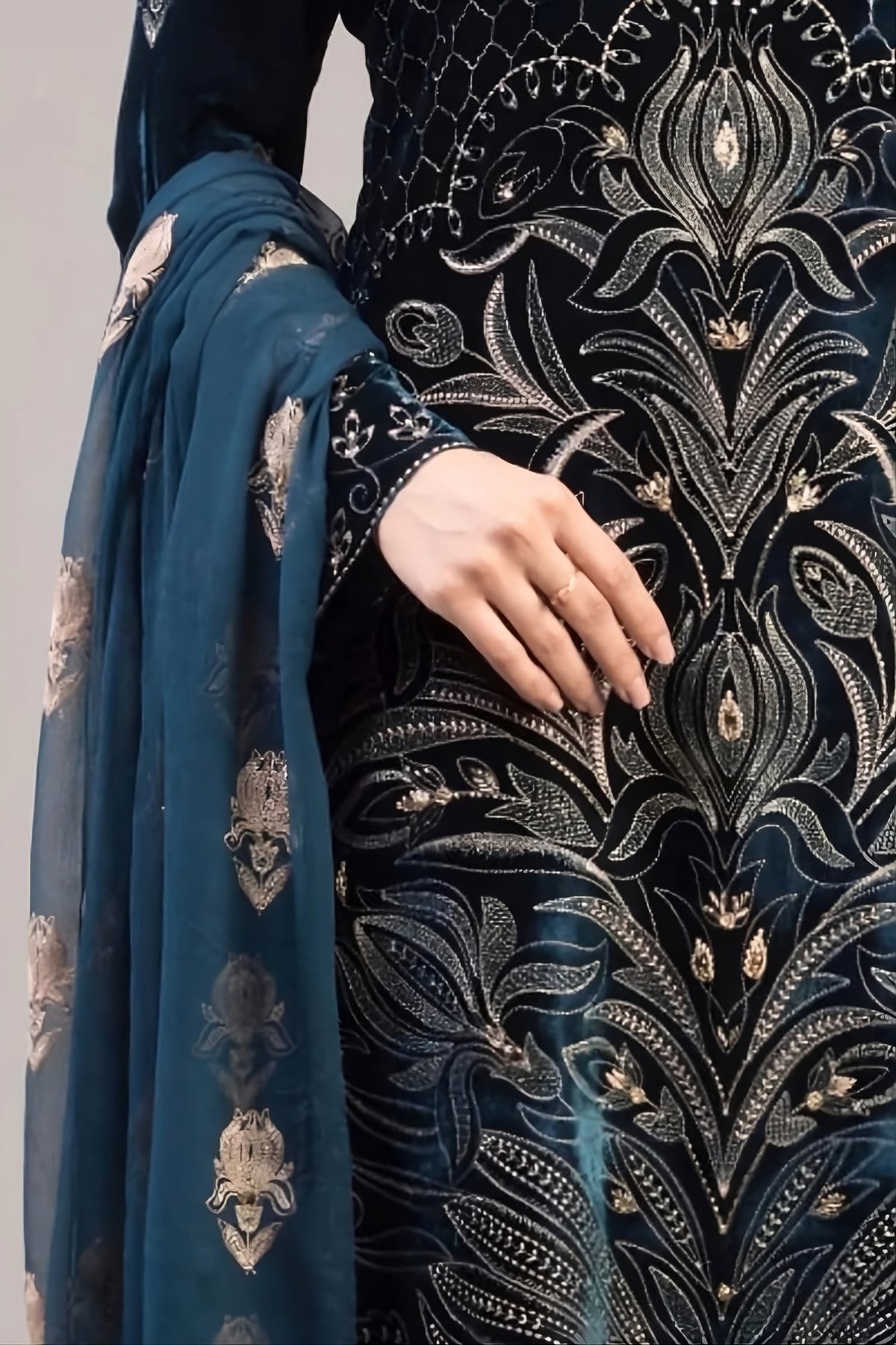 Embroidered Teal / Deep Zinc 3-Piece Dhanak Suit