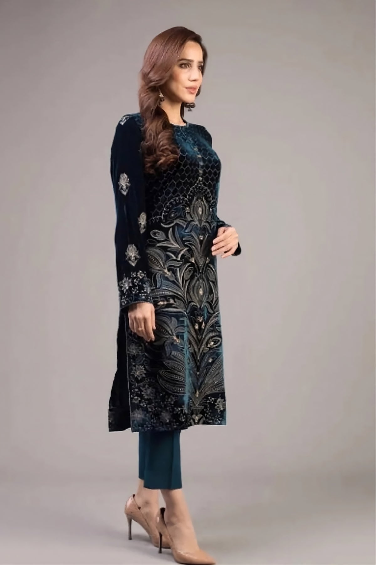 Embroidered Teal / Deep Zinc 3-Piece Dhanak Suit