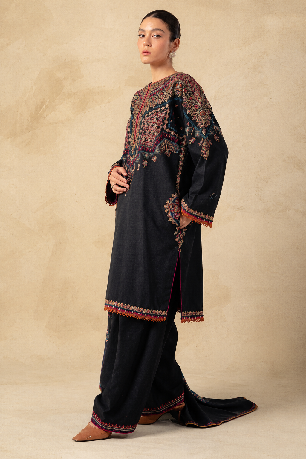 Embroidered Black Kashmiri Style 3-Piece Dhanak Suit